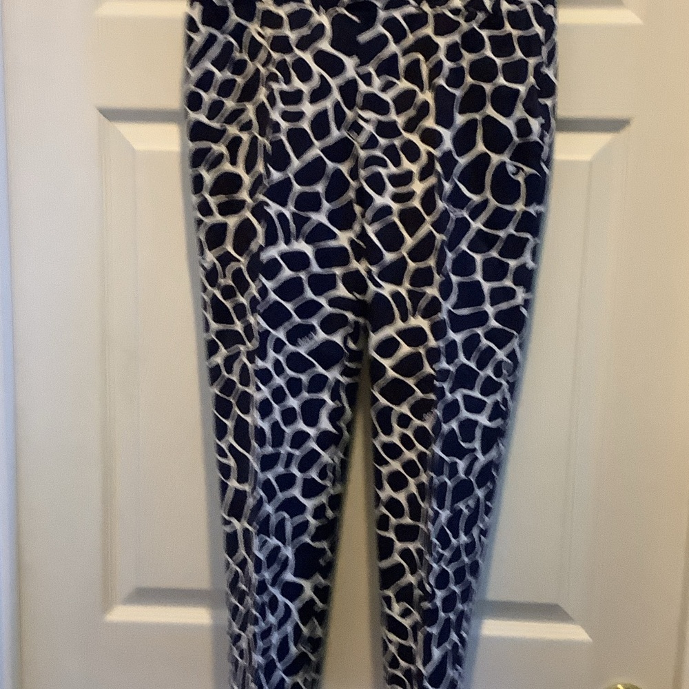 Lilly Pulitzer Navy‎ and White Patterned Capris